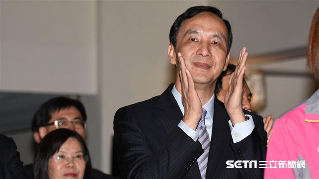 趕不回台灣坐鎮　朱立倫用颱風假解決