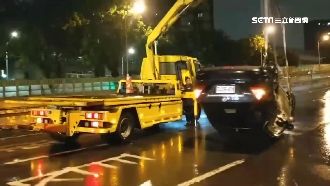 瑪莉亞夜襲雙北！車翻樹倒　人險吹跑