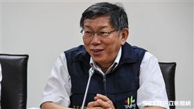 台北市長柯文哲前往災害應變中心聽取簡報並接受聯訪。 （圖／記者林敬旻攝）