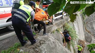 嚇！下車看清水斷崖⋯突聽見：救命啊