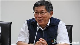 台北市長柯文哲前往災害應變中心聽取簡報並接受聯訪。 （圖／記者林敬旻攝）