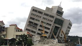 0212花蓮雲門翠堤、雲翠大樓拆除現場／記者郭奕均攝