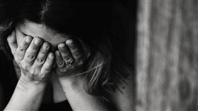 性侵、家暴、暴力、強暴、哭泣（示意圖／翻攝自pixabay）