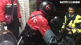 騎士不敵瑪莉亞　受困公車亭警神救援
