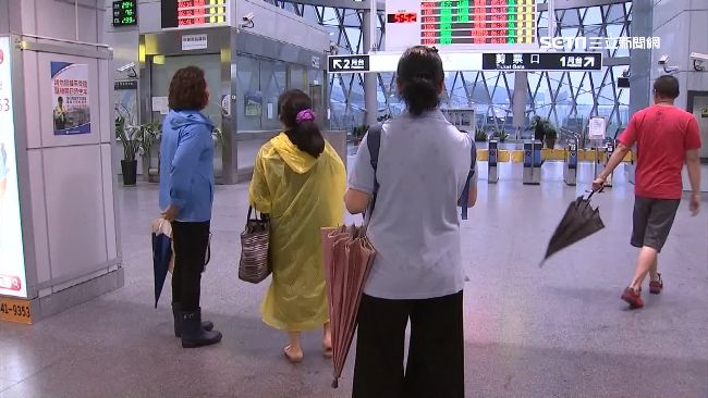 台鐵誤點100分鐘　基隆通勤族跳腳