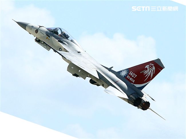 IDF經國號戰機實施高難度性能展示。（記者邱榮吉/台東拍攝）