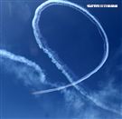 雷虎小組特技表演壓軸搭配彩色煙霧將藍天為畫布，呈現不同精采的畫面。（記者邱榮吉/台東拍攝）