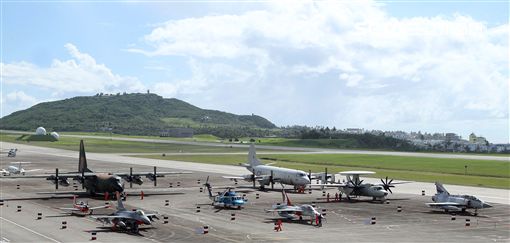 107空軍國防知性之旅營區開放台東志航基地登場。（記者邱榮吉/台東拍攝）