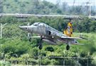 Ｆ-5黃斑相間虎斑紋彩繪機，象徵著基地所孕育出的小老虎。（記者邱榮吉/台東拍攝）