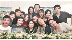 ▲陳坤與黃曉明同框現身「北電96班」聚會。（圖／翻攝自微博）