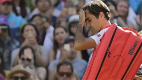 費德勒落敗後覺得無奈。（圖／美聯社／達志影像）