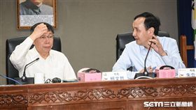 4月19日台北市長柯文哲、新北市長朱立倫出席雙北合作交流平台。 圖／記者林敬旻攝