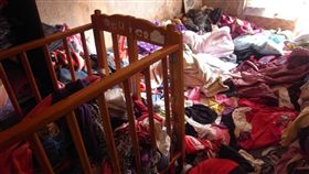 一家6口睡衣物堆／兒福聯盟提供