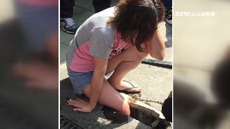 劣賊偷走閘門板　女踩空腳卡水溝濺血