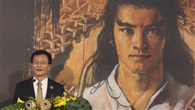 林正儀出席鄭問展開幕「千年一問 鄭問紀念展」是國立故宮博物院首次展出台灣漫畫作品，也是第一個國家級的漫畫展覽。故宮院長林正儀15日出席開展典禮。中央社記者吳家昇攝　107年6月15日