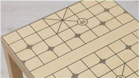 這要怎麼下？IKEA象棋桌被酸爆「誰設計的拉出去槍斃」　圖／翻攝自微博