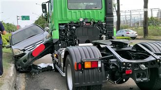 曳引車硬切不認錯　駕駛曝畫面打臉