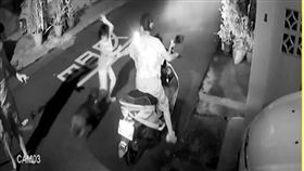 鄰居「惡霸犬」飛撲7歲女童　PO文抱怨反遭網友撻伐（圖／翻攝自爆料公社 https://www.facebook.com/groups/451357468329757/search/?query=%E6%AF%94%E7%89%B9%E7%8A%AC）