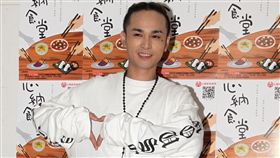 嘻哈團體「Under Lover」胡睿兒、楊琳擔任公益大使，關懷無家可歸的監獄寶寶，我挺你，下廚打造「親子丼」，上街募集1000個「我挺你」。（記者邱榮吉/攝影