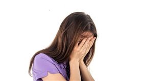 頭痛、哭泣、難過、落淚、失望／pixabay