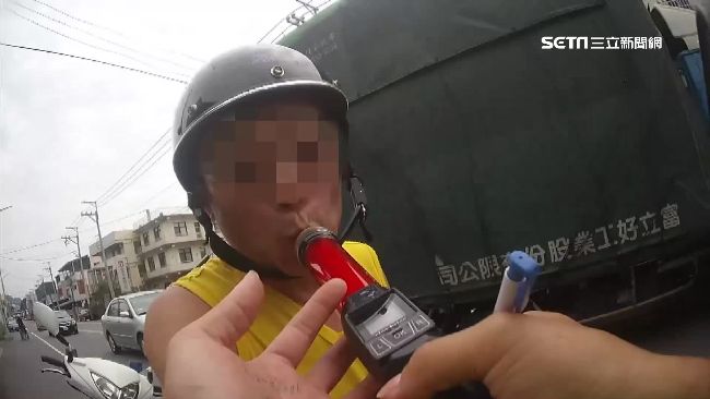 騎車叼菸被攔　酒駕累犯又無照連3罰