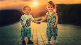 16:9
兄妹 姐弟 小孩 寶寶 男女 天真
圖／翻攝自pixabay
https://pixabay.com/photo-817365/