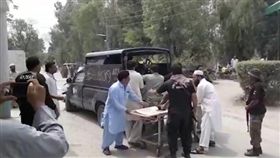 巴基斯坦選舉大會IS自殺炸彈攻擊 128死(圖/翻攝自推特)
