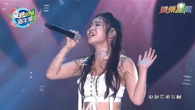 陳芳語登「夏戀」　熱唱三首金曲串燒