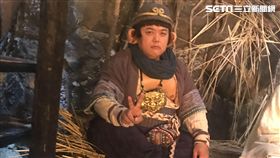 林子聰扮演豬八戒就怕中暑，隨時準備大量冰水茶飲消暑。（圖／艾迪昇提供）