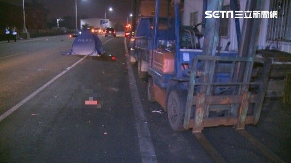 悚！騎士撞堆高機　爆頭腦漿噴飛慘死
