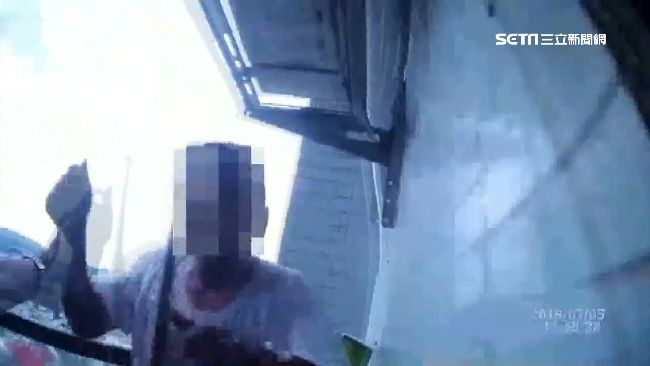 破門見毒蟲暴斃　警越區拚績效惹議