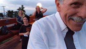 求婚,手機,自拍,拍攝,模式,下跪,美國,加州,John Hart,Jayce Flauding,　圖／翻攝自YouTube https://goo.gl/83YGW3