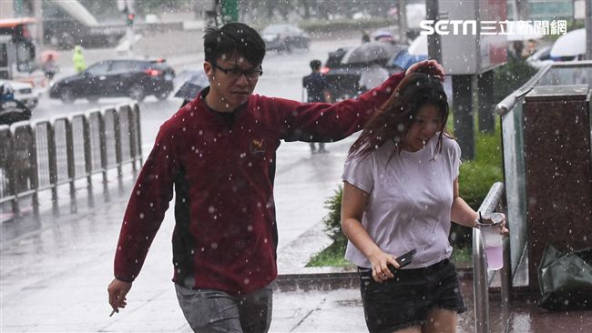 怎不中午放颱風假？全場氣：比不放罵更慘