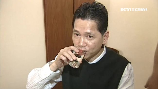 被爆賣「神水」　葉教授惹議摔下神壇