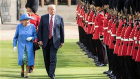 川普、伊麗莎白二世（Queen Elizabeth II）、英國女王（圖／美聯社／達志影像）