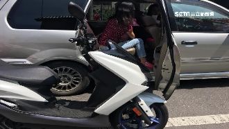 內急突開車門釀連環撞　嬤竟推給孫子