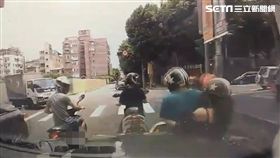 新北市,板橋,成都街,重慶路,休旅車,汽車,機車,車禍,騎士