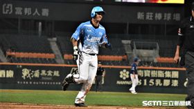 統一獅蘇智傑開轟。（圖／記者王怡翔攝）