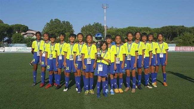 國際賽奪冠！後勁國小女足揮國旗哭了