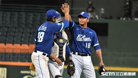 富邦悍將倪福德連4場上場。（圖／記者王怡翔攝）