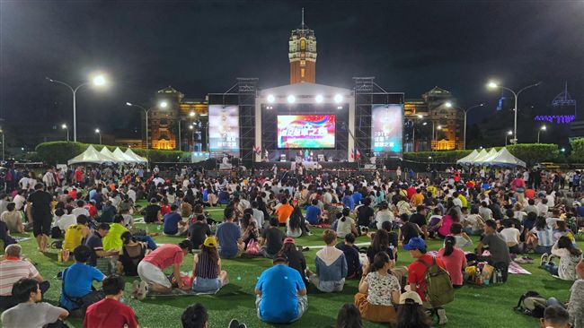 坐凱道看世足冠軍賽　球迷熱情應援