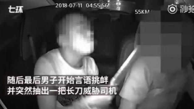 乖乖牌司機！讓醉男不滿持長刀威脅