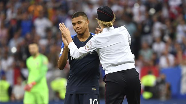 樂團亂入世界盃決賽　要求釋放政治犯