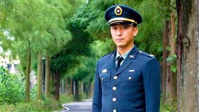 昔為從軍申請釋憲　他今稱「我是中國人」選擇退伍
陸軍軍官邱裕弘，圖／翻攝自邱裕弘臉書
