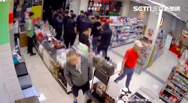 囂張！竹聯幫古惑仔出動黑衣人霸店