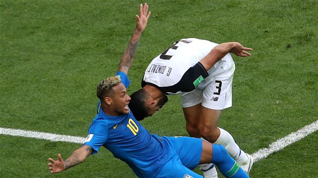 手畫框全球瘋　內馬爾VAR認證假摔