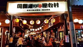 ▲沖繩国際通り屋台。（圖／Aileen開心過生活）