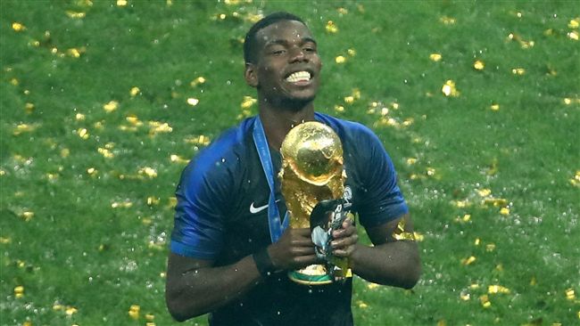 博格巴灑洋蔥　帶著過世的爸爸捧金杯