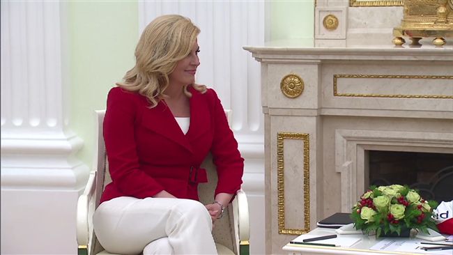 賽後突爆雨　克羅埃西亞女總統溼答答