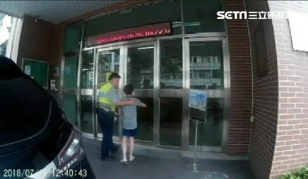 屁孩框「媽把我丟包」警到場他哭哭惹